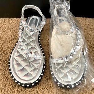 Womens silver flat sandals size 81/2